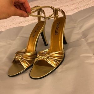 🔥Two Lips gold multi strap sandals size 7